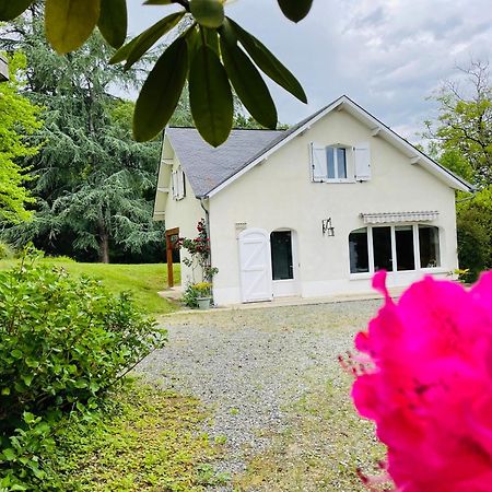 L'Oree Des Roses, Hebergement De Vacances Avec Jardin Et Piscine Gan Exterior photo