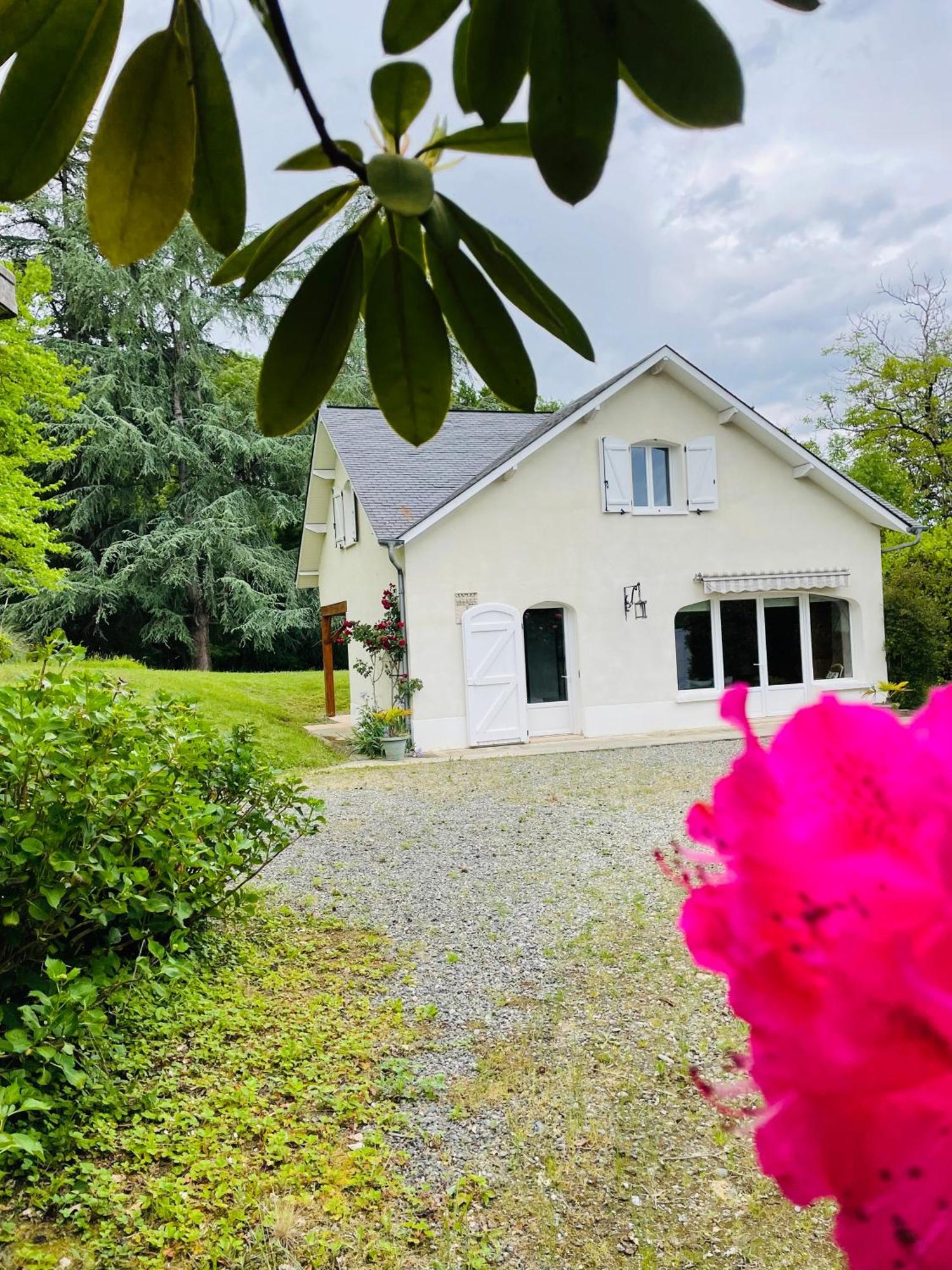 L'Oree Des Roses, Hebergement De Vacances Avec Jardin Et Piscine Gan Exterior photo